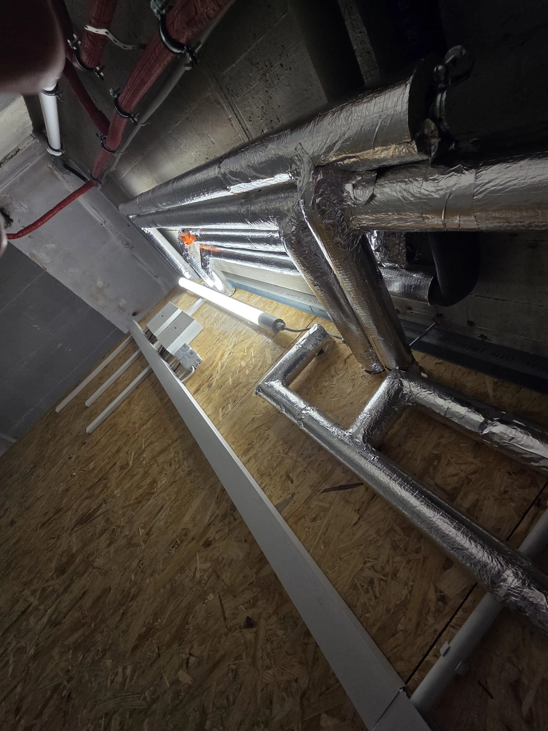 Fißmann - Heizung Sanitär Lüftung - Installation einer Heizungsanlage im Keller oder Hauswirtschaftsraum.