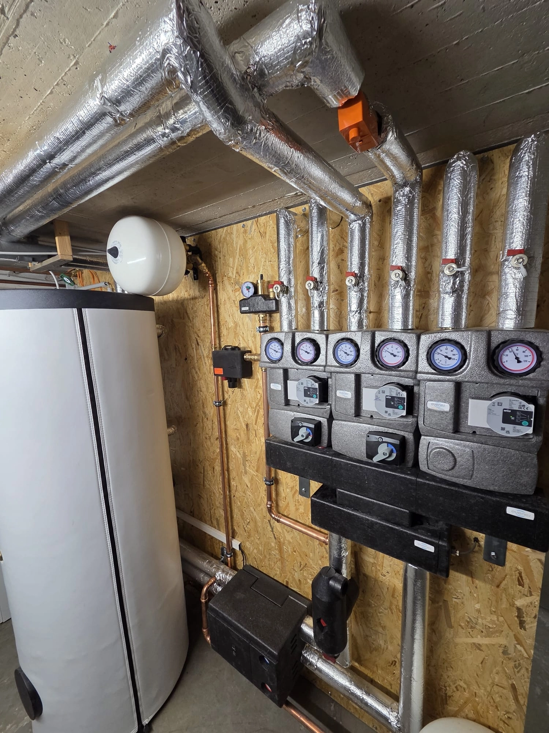 Fißmann - Heizung Sanitär Lüftung - Installation einer Heizungsanlage im Keller oder Hauswirtschaftsraum.